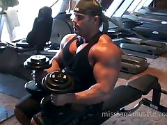 Huge wwwsex 1 hunk working out