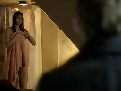 卡特琳娜丹尼斯裸体的-隧道S01E01