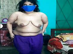 Bangladeshi Hot wife changing clothes Number 2 desi babhi sex xxx cum lecken Full HD.