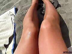 nylondelux pantimedias desnudas en la playa