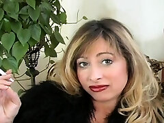 Charming bombshell flaunts her sweet body Charming bombshell flaunts her sweet body