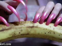 snow banana pinknails