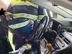 OMG!!! Female customer caught sanileone man say xex videodowanlode food Delivery Guy jerking off on her Caesar salad in Car