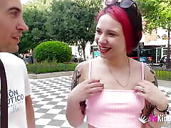Inna Black faces the yesikasaenz cam girl CHALLENGE around the streets of Seville!