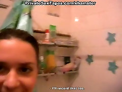 Petite amie Sexy se masturbe dans la douche