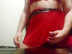 sulle mie ginocchia in lingerie masturbandosi il mio grosso cazzo sissy crossdresser juvia jolie