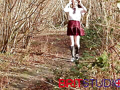 británico de 18 años en sex espaol madura meando en el bosque