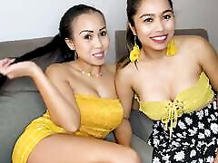 大胸部泰国女同性恋的女朋友具有性的乐趣在这个自制的视频