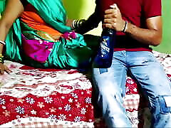 Padosh wali Bhojayi Ko Beer Pilakar choda-他妈的邻居女孩