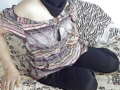really tumbadas boca abajo 18 ayer asian wife wearing arabic hijab on live webcam plays with husband s big cock