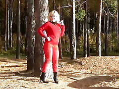 gran culo en leggings rojos