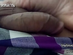 18 Yo Thai Homemade.เอาเท้าถูควยจนแข็งเลยโดนเยดสะแตกในสะเลย