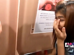 Smiling Thai Honey Gets Foreign Penis