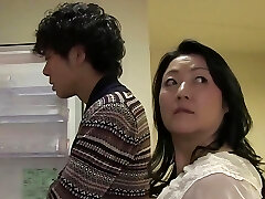 ama de casa lejos de casa, alivia la tensión con un pene familiar parte 1