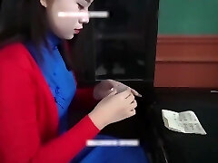 cuatro perras atadas