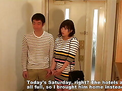 el marido mira a la esposa engañar y creampie