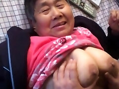 Asian amaeur grannie enjoy it