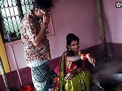 Dewar Bhabhi , Sudipa bhabhi ko dewar ne kele ke bagiche me le jakar dewar ne khub choda Chasma Daal ke ( Hindi Audio )