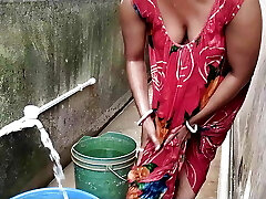 wife ko chuda jab vo bahar balkani me nha rhi rhi, hindi HD porn movie sex