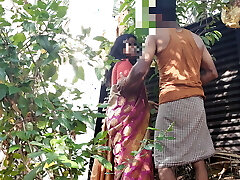 Aunty was looking for something in the garden and I had fuckfest with her