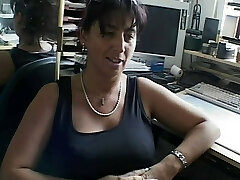 Business lady gets smashed for taking the wrong parking spot