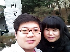 Amateur Korean couple fucks in old school missionary position on camera