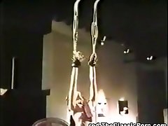 अद्भुत blowjob के लिए रेट्रो लड़की