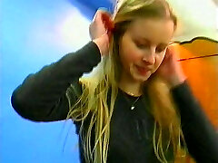 Blondes Girl Solo Mit Fake Penis und Vibrator 