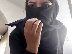 Arab MILF Masturbates Squirting Vulva To Rough Orgasm On Webcam While Dressed In Niqab Porn Hijab XXX