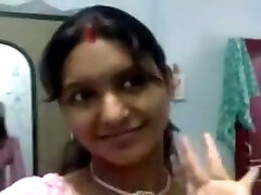 Muddy-minded ugly Indian married woman flashes her big tits in bra on cam
