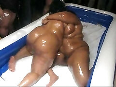 BBW OIL Grappling (xXxCakeFactory XXXCLUSIVE)