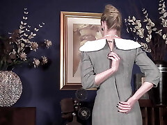 Busty Brit MILF Cougar Holly Kiss Enjoys a Filty Office Masturbate in Nylons