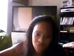 Sultry ebony webcam honey shakes her big round bootie in undies