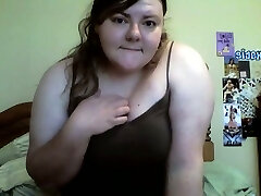 This Plus-size's pussy fuck-hole is always hungry and she loves toying her cunt on cam