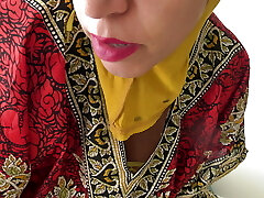 Big ass saudi arab milf cheating for raunchy fuckfest in hijab