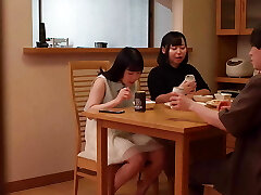 While his gf was away on a lengthy night trip, he romped his married ex-girlfriend for few days.