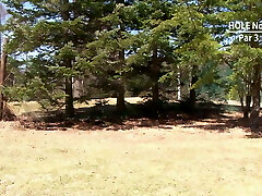 Asiatische Golfmaedchen bekommen extra Trainingsstunde