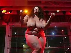 Kiki La Chanteuase Burlesque