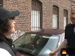 Alte Politesse will gefickt werden