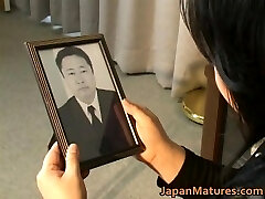 Japanese mature lady has hot sex