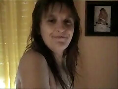 Mature woman jerks in front of webcam