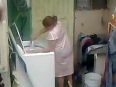 Spying Neighbour - Mature Ass Washing - Culo Voyeur