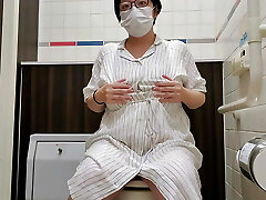 A married woman who wanks while holding her voice