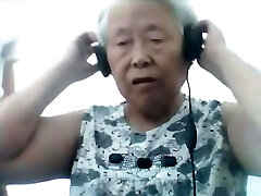 Chat with chinese elder couple