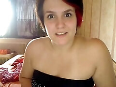 Web Cam mature gives it a rub