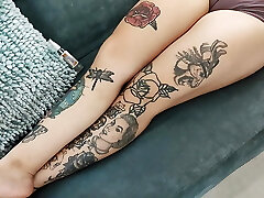 Latina with a big gash lets herself be touched very sensual