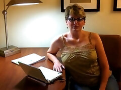 Huge jizz flow on her glasses