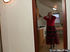 Very old blonde granny pleases 2 workers