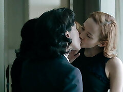 Louisa Krause, Anna Friel - The Girlfriend Practice S02E03