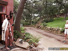 Lost Blondie Hardcore Pounded By Big Black Cock Stranger - Ella Reese - Dogfart